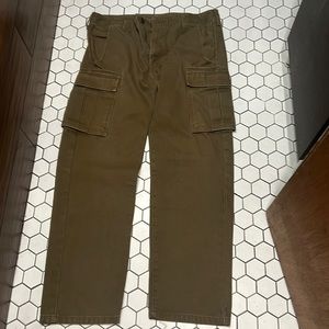 Distressed Levi’s olive denim cargo pants 34 W x 32 L